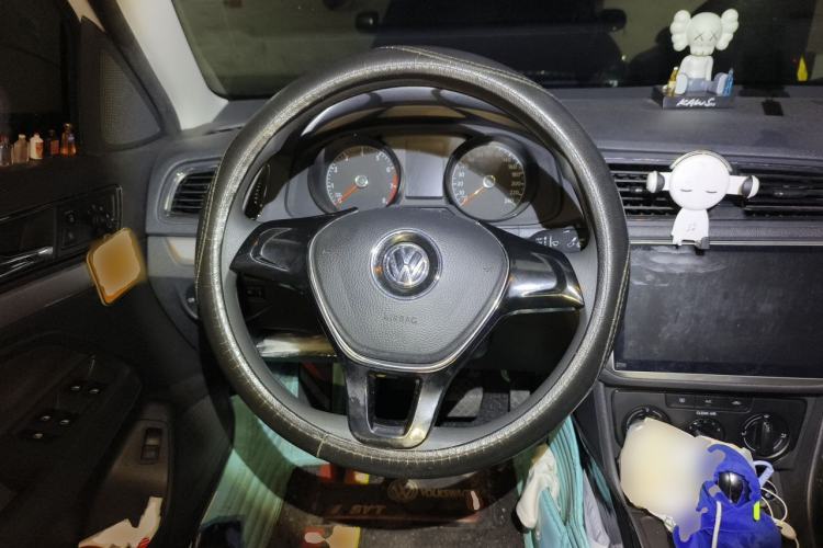 Used Volkswagen Lavida 2017 1.6L Automatic Fashion Edition Steering Wheel