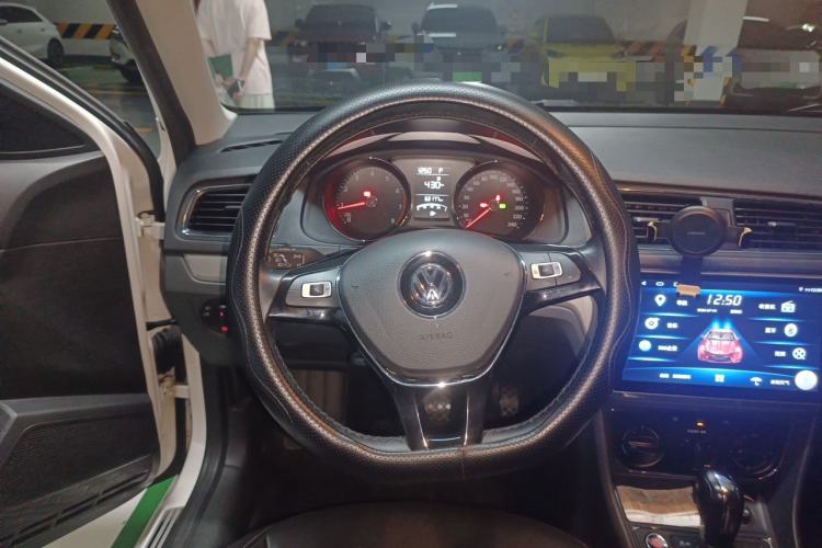 Used Volkswagen Lavida 2017 1.6L Automatic Comfort Edition Steering Wheel