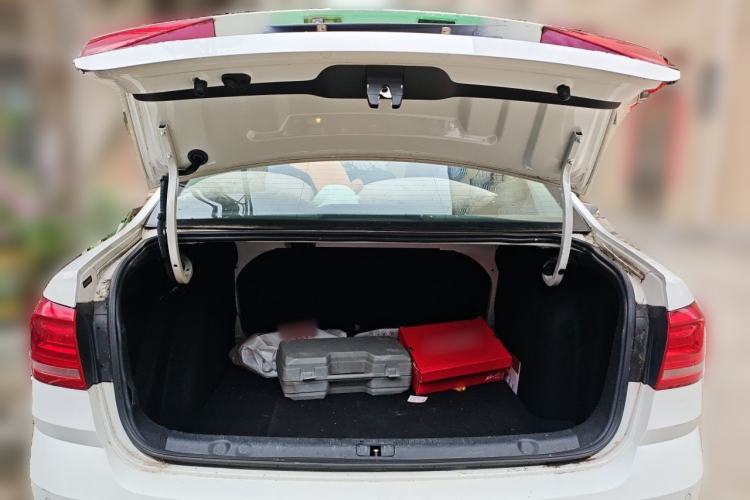 Used Volkswagen Lavida 2017 1.6L Automatic Fashion Edition Trunk