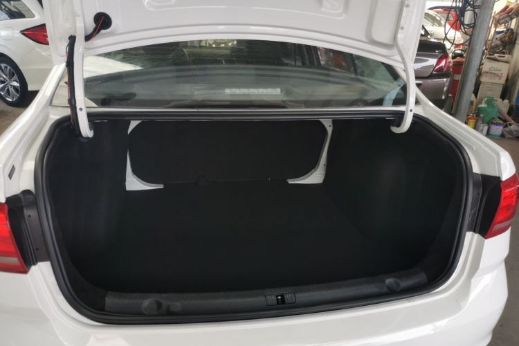 Used Volkswagen Lavida 2017 1.6L Manual Fashion Edition Trunk