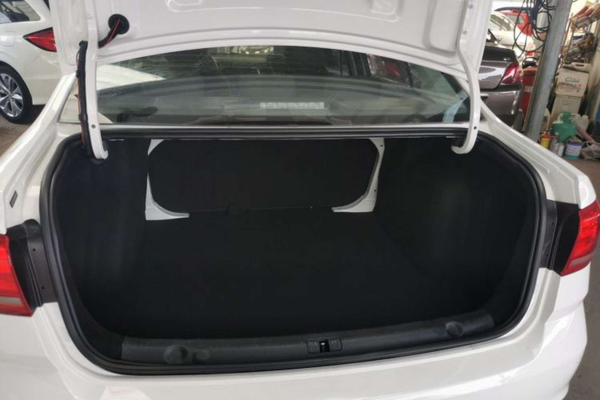 Used Volkswagen Lavida 2017 1.6L Manual Fashion Edition Trunk