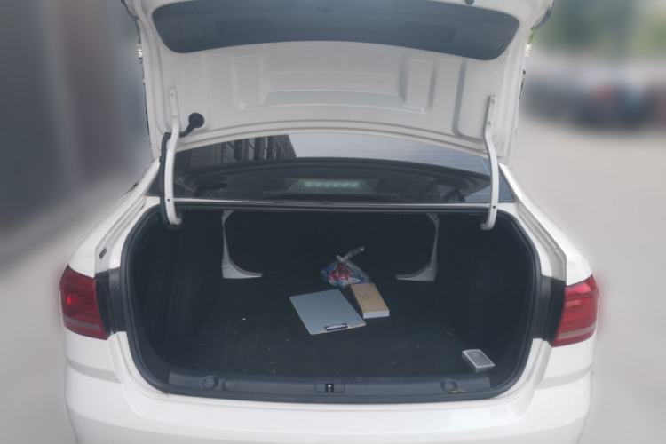 Used Volkswagen Lavida 2017 1.6L Automatic Fashion Edition Trunk