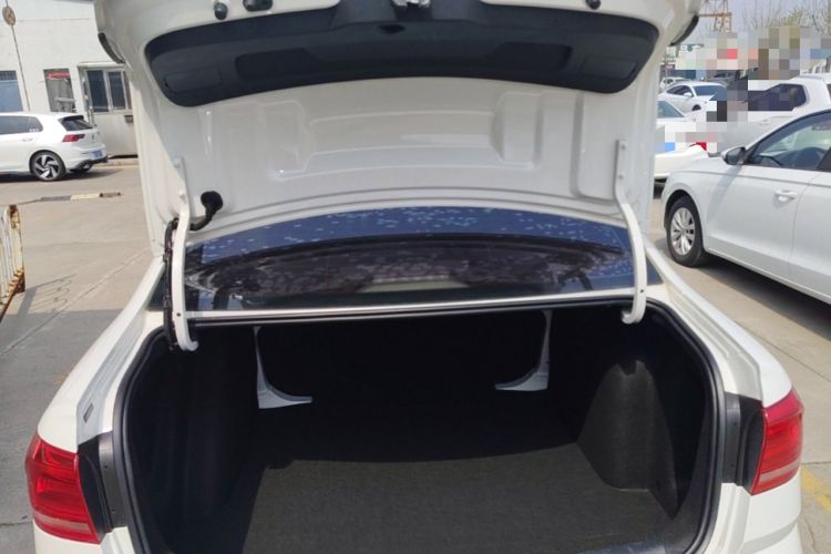 Used Volkswagen Lavida 2017 1.6L Automatic Fashion Edition Trunk