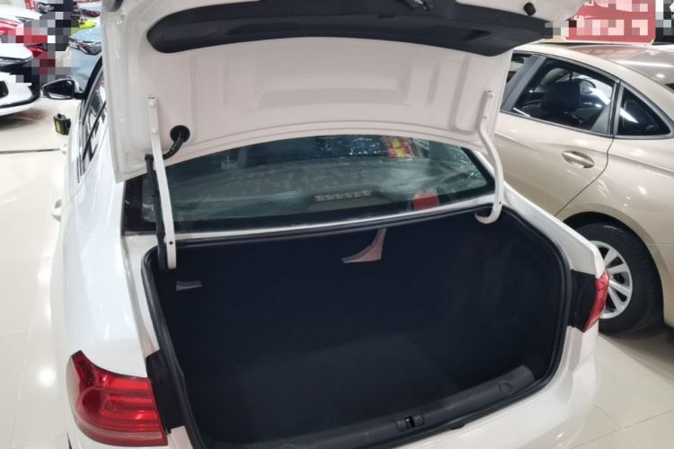 Used Volkswagen Lavida 2017 1.6L Automatic Fashion Edition Trunk