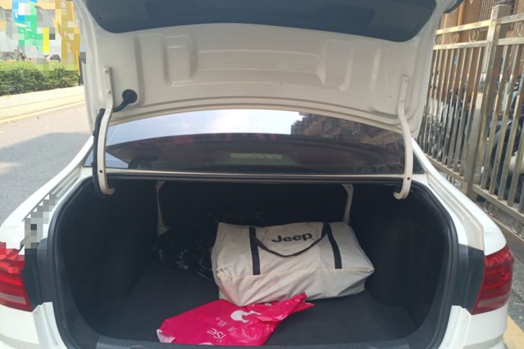 Used Volkswagen Lavida 2017 1.6L Automatic Fashion Edition Trunk