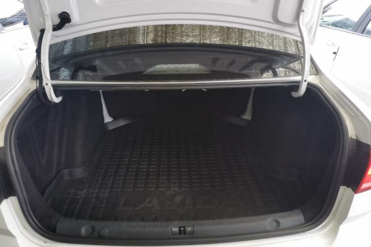 Used Volkswagen Lavida 2017 1.6L Automatic Comfort Edition Trunk