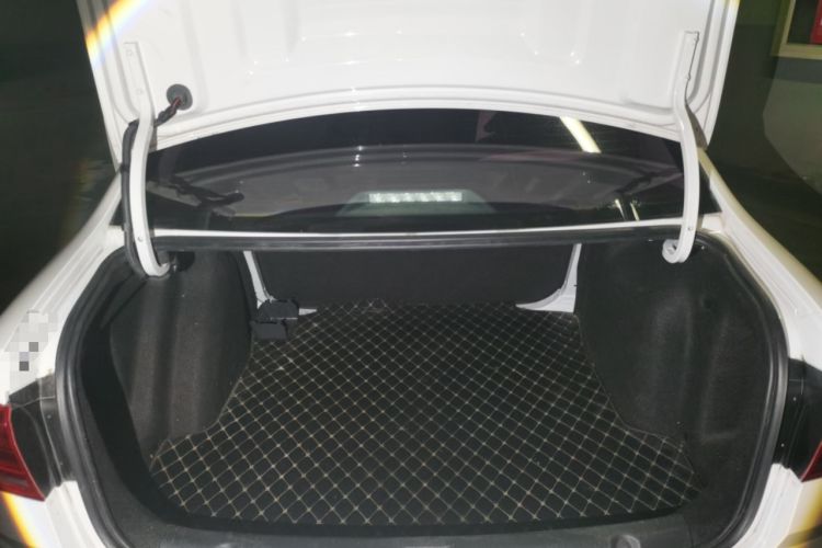 Used Volkswagen Lavida 2017 1.6L Automatic Fashion Edition Trunk