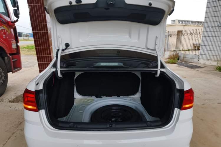 Used Volkswagen Lavida 2017 1.6L Automatic Comfort Edition Trunk