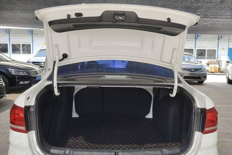 Used Volkswagen Lavida 2017 1.6L Automatic Comfort Edition Trunk