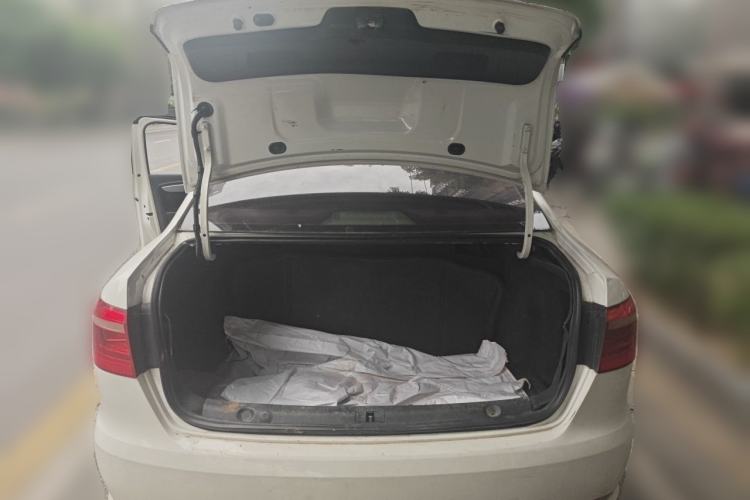 Used Volkswagen Lavida 2017 1.6L Manual Fashion Edition Trunk