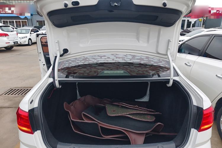 Used Volkswagen Lavida 2017 1.6L Automatic Fashion Edition Trunk