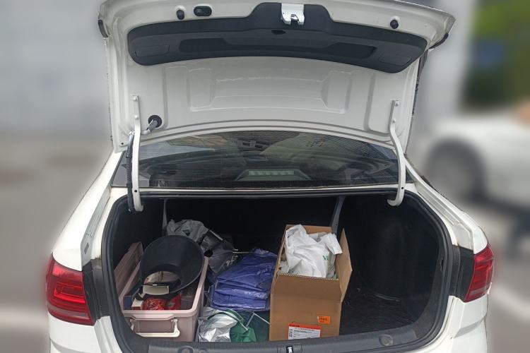 Used Volkswagen Lavida 2017 1.6L Automatic Fashion Edition Trunk