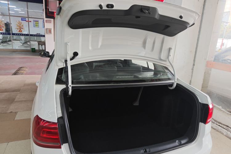 Used Volkswagen Lavida 2017 1.6L Automatic Comfort Edition Trunk