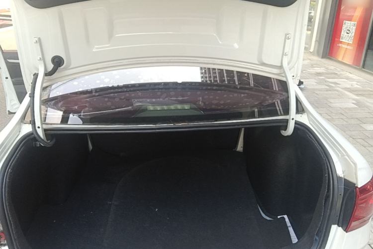 Used Volkswagen Lavida 2017 1.6L Automatic Fashion Edition Trunk