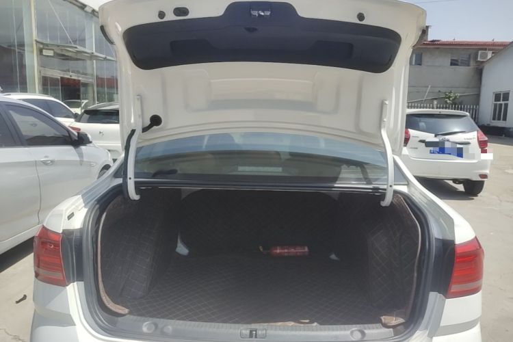 Used Volkswagen Lavida 2017 1.6L Manual Fashion Edition Trunk