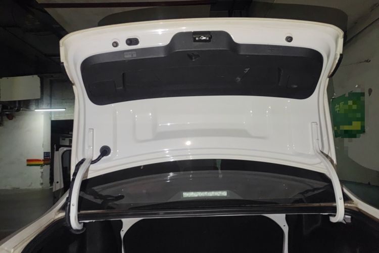 Used Volkswagen Lavida 2017 1.6L Automatic Fashion Edition Trunk