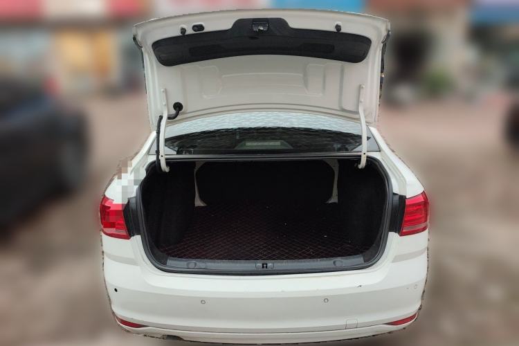 Used Volkswagen Lavida 2017 1.6L Manual Comfort Edition Trunk