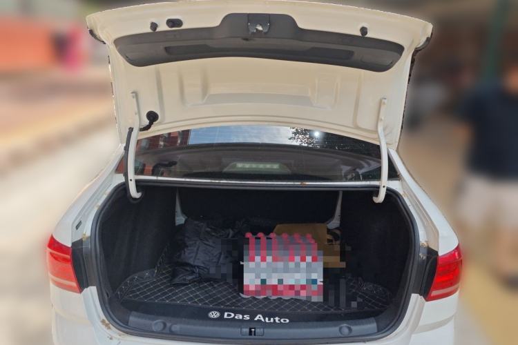 Used Volkswagen Lavida 2017 1.6L Automatic Fashion Edition Trunk