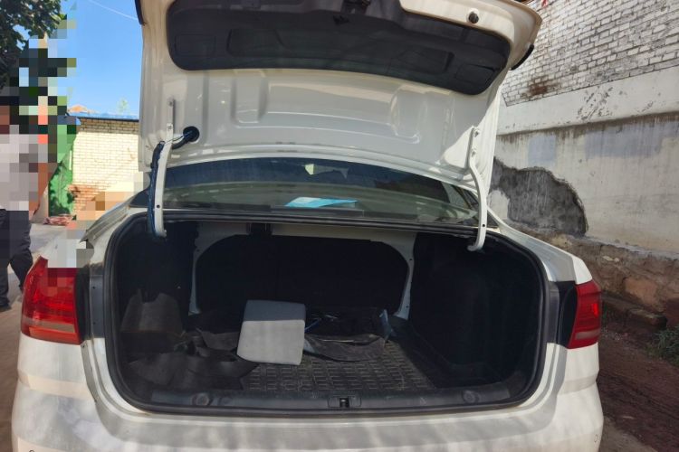 Used Volkswagen Lavida 2017 1.6L Automatic Comfort Edition Trunk