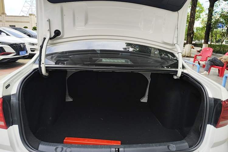 Used Volkswagen Lavida 2017 1.6L Automatic Comfort Edition Trunk