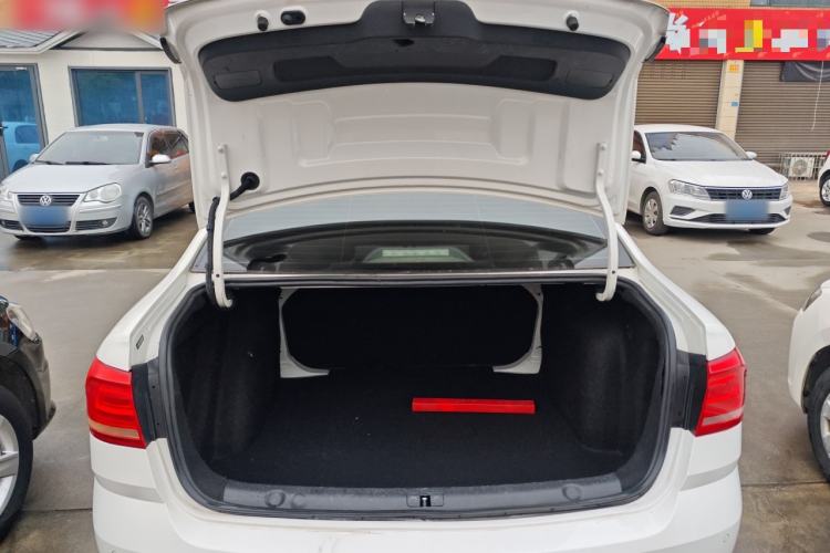 Used Volkswagen Lavida 2017 1.6L Automatic Fashion Edition Trunk