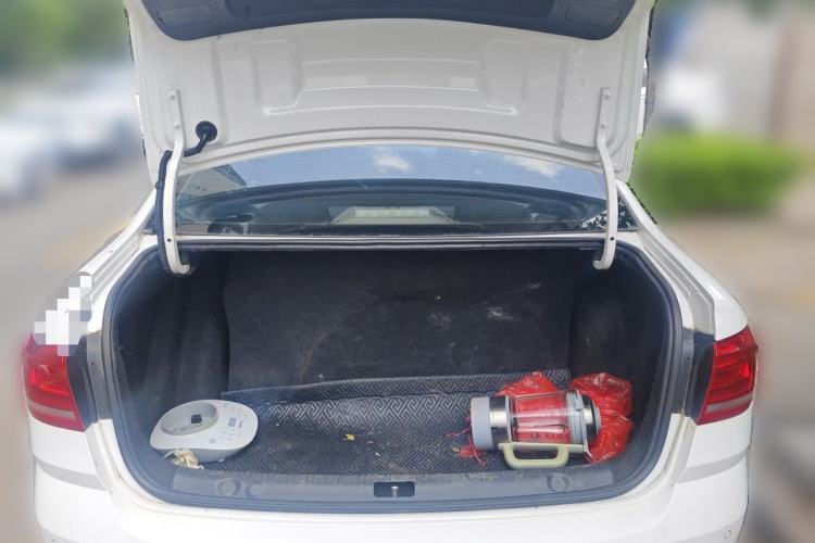 Used Volkswagen Lavida 2017 1.6L Automatic Fashion Edition Trunk
