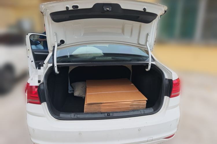 Used Volkswagen Lavida 2017 1.6L Automatic Fashion Edition Trunk