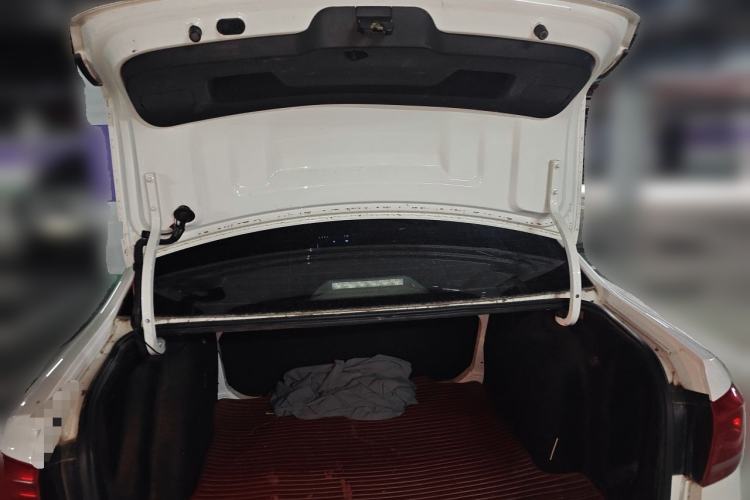 Used Volkswagen Lavida 2017 1.6L Automatic Fashion Edition Trunk