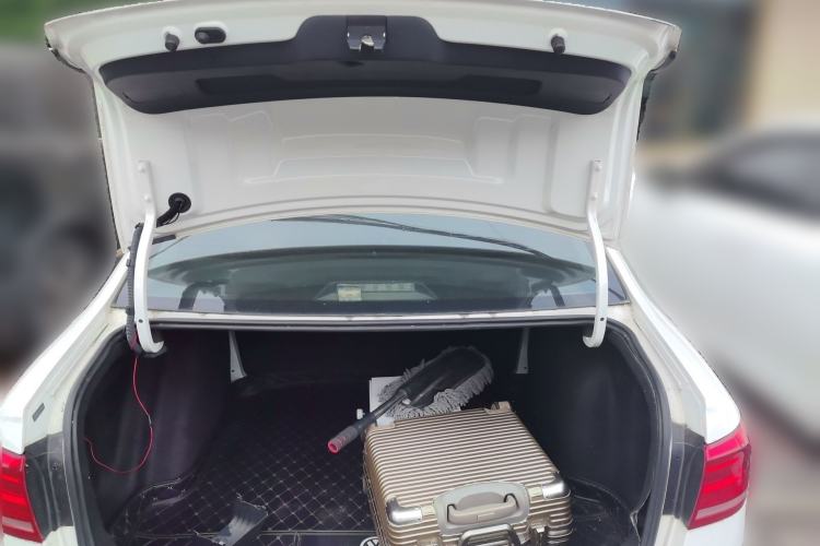 Used Volkswagen Lavida 2017 1.6L Manual Fashion Edition Trunk