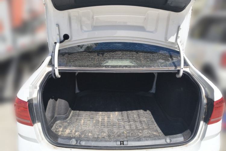Used Volkswagen Lavida 2017 1.6L Manual Fashion Edition Trunk