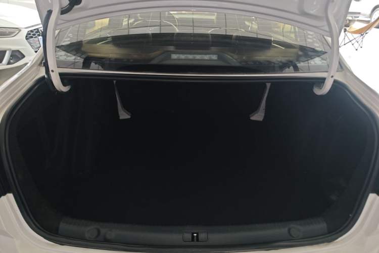 Used Volkswagen Lavida 2017 1.6L Automatic Comfort Edition Trunk