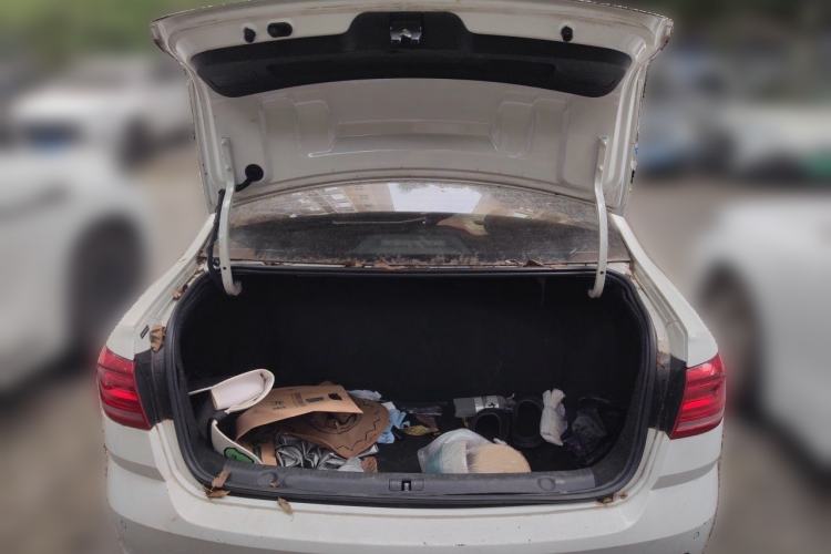 Used Volkswagen Lavida 2017 1.6L Automatic Fashion Edition Trunk