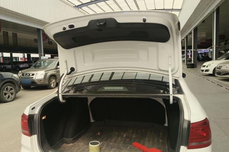 Used Volkswagen Lavida 2017 1.6L Automatic Comfort Edition Trunk