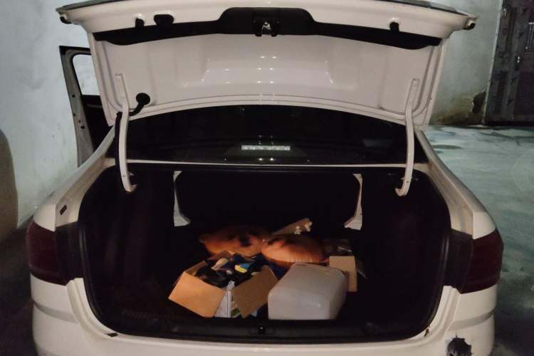 Used Volkswagen Lavida 2017 1.6L Automatic Comfort Edition Trunk