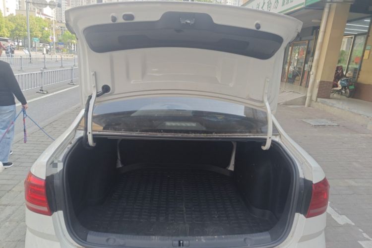 Used Volkswagen Lavida 2017 1.6L Manual Comfort Edition Trunk