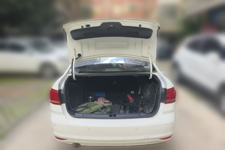Used Volkswagen Lavida 2017 1.6L Automatic Fashion Edition Trunk