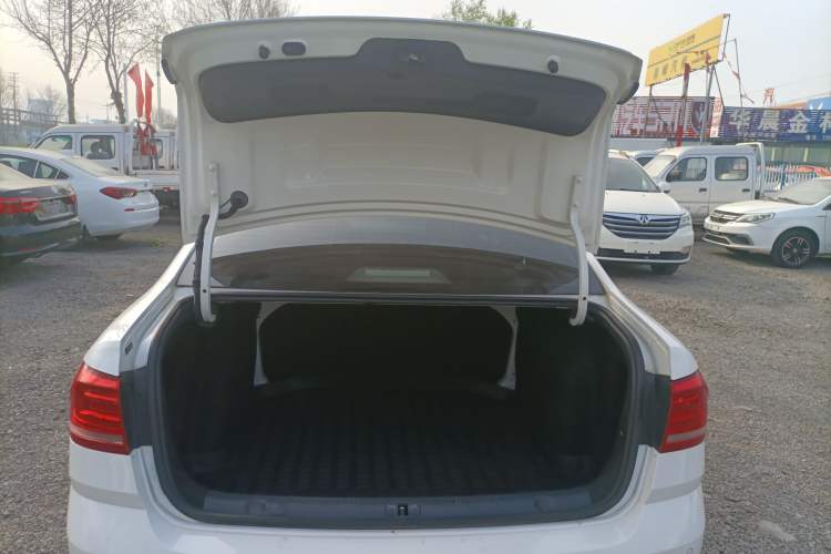 Used Volkswagen Lavida 2017 1.6L Automatic Comfort Edition Trunk