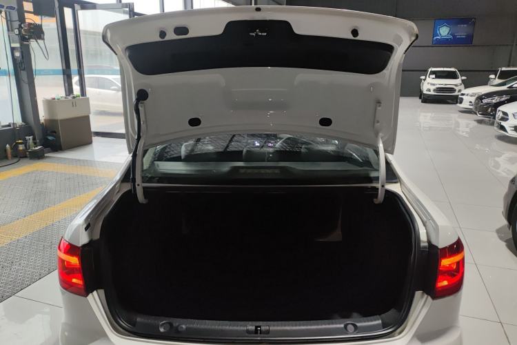 Used Volkswagen Lavida 2017 1.6L Automatic Comfort Edition Trunk