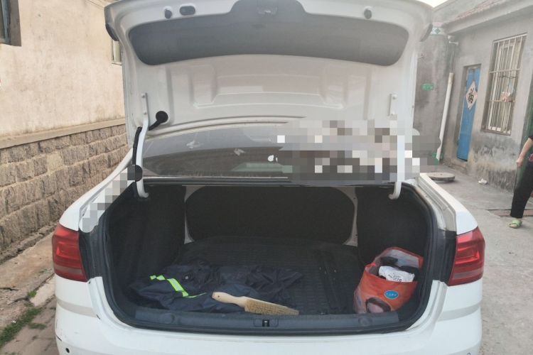 Used Volkswagen Lavida 2017 1.6L Automatic Fashion Edition Trunk