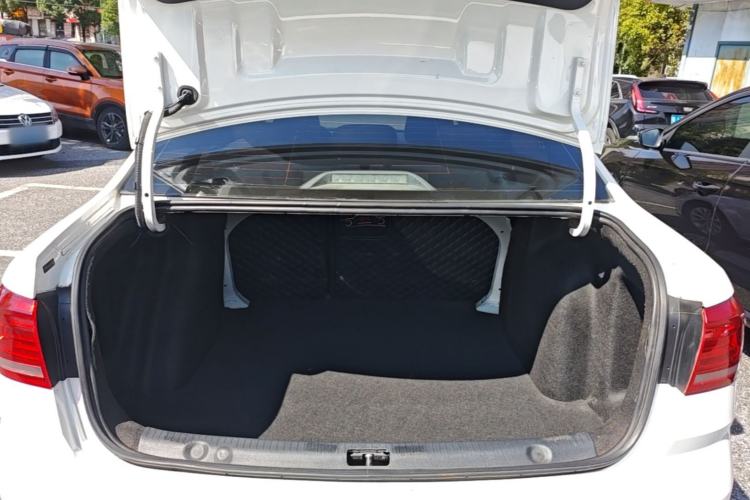 Used Volkswagen Lavida 2017 1.6L Automatic Comfort Edition Trunk