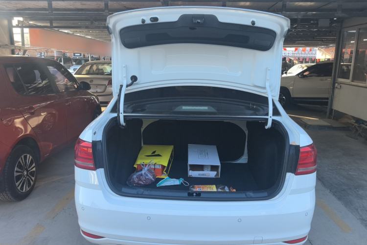 Used Volkswagen Lavida 2017 1.6L Automatic Comfort Edition Trunk