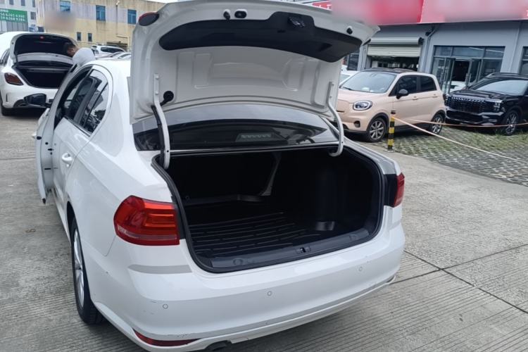 Used Volkswagen Lavida 2017 1.6L Automatic Comfort Edition Trunk