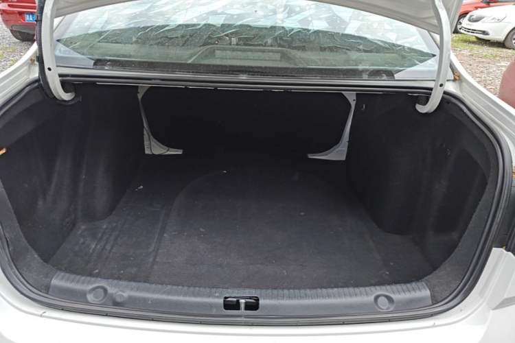 Used Volkswagen Lavida 2017 1.6L Automatic Fashion Edition Trunk