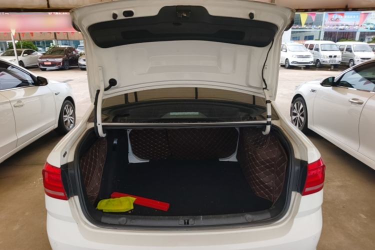 Used Volkswagen Lavida 2017 1.6L Automatic Fashion Edition Trunk