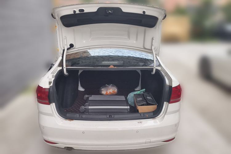 Used Volkswagen Lavida 2017 1.6L Automatic Fashion Edition Trunk