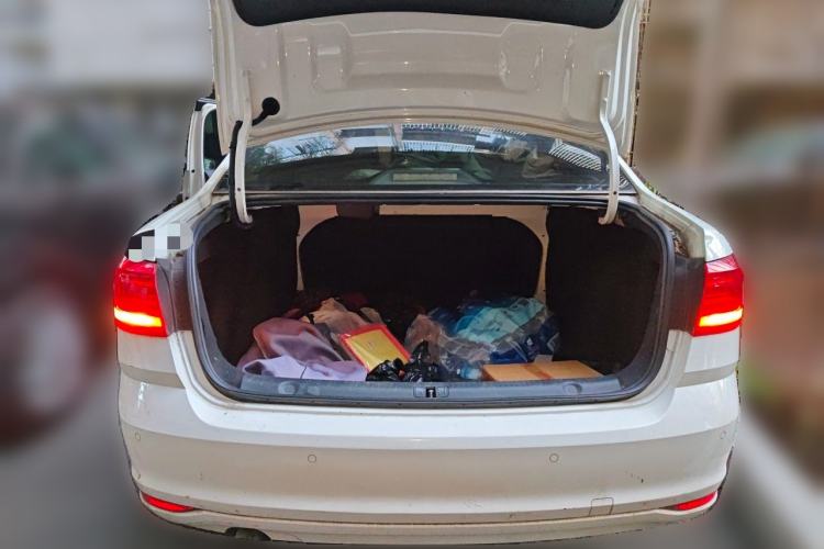 Used Volkswagen Lavida 2017 1.6L Automatic Fashion Edition Trunk