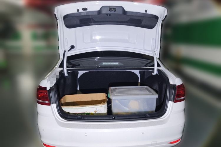 Used Volkswagen Lavida 2017 1.6L Automatic Fashion Edition Trunk
