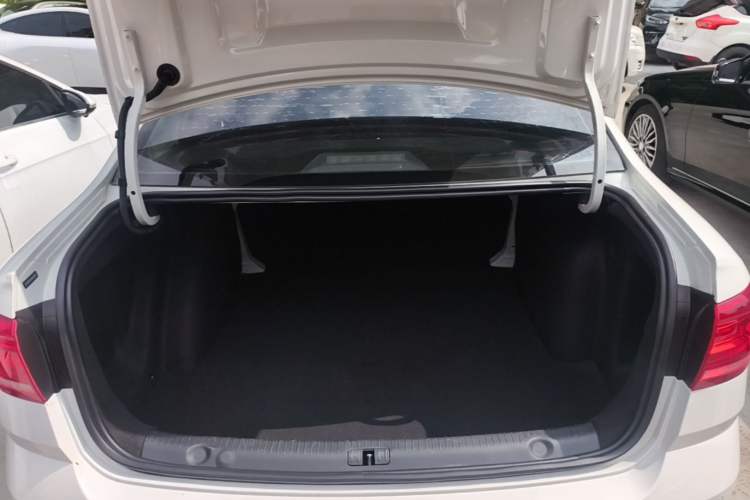 Used Volkswagen Lavida 2017 230TSI DSG Comfort Edition Trunk