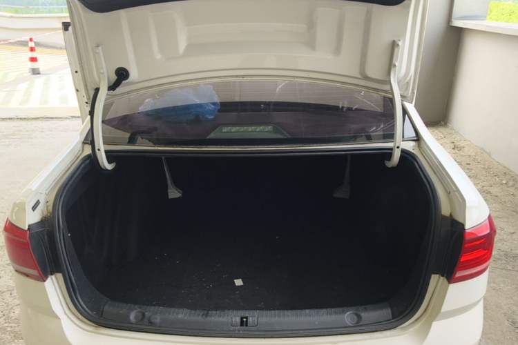 Used Volkswagen Lavida 2017 1.6L Automatic Comfort Edition Trunk