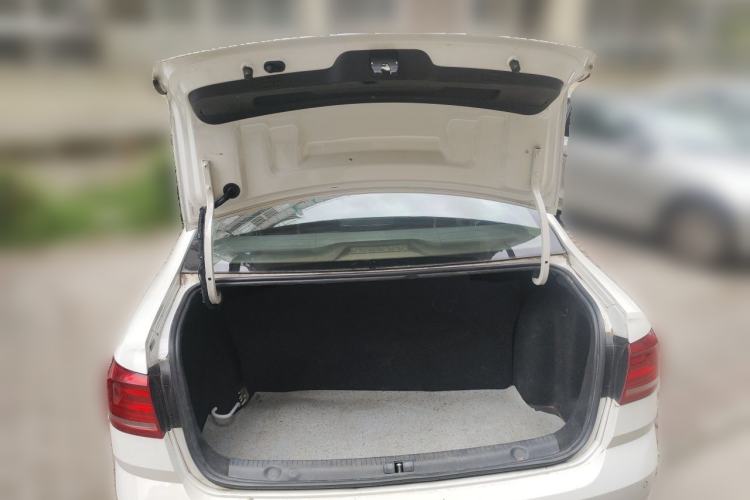 Used Volkswagen Lavida 2017 1.6L Manual Fashion Edition Trunk